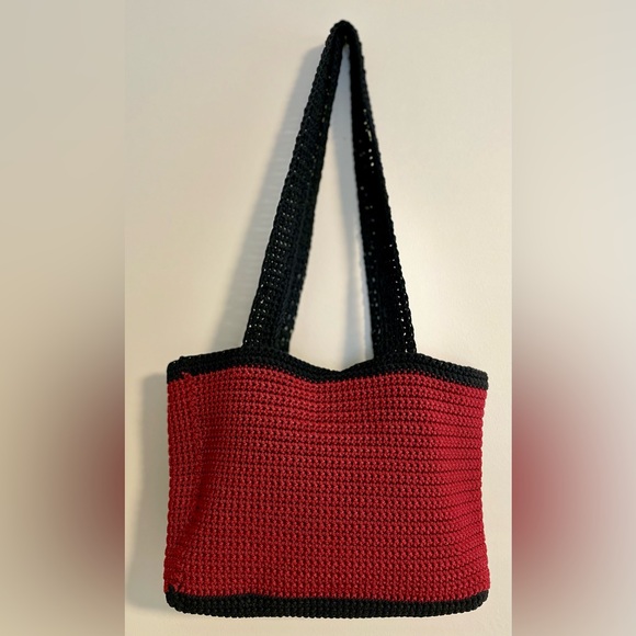 Red and Black EUC Crochet Tote Bag w/key ring inside no callouts - Picture 3 of 10